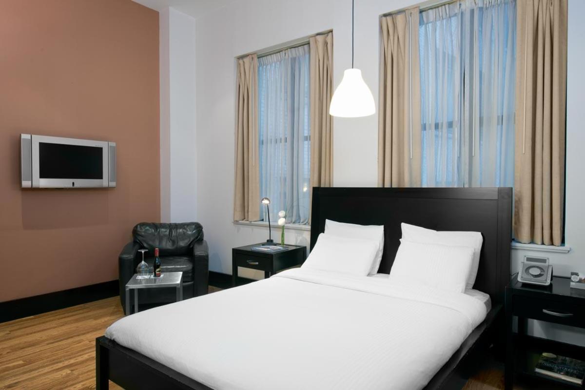 Værelse med queensize-seng